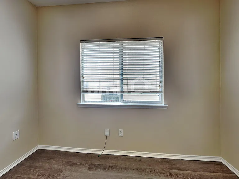 210 Hilltop Dr — Photo 13