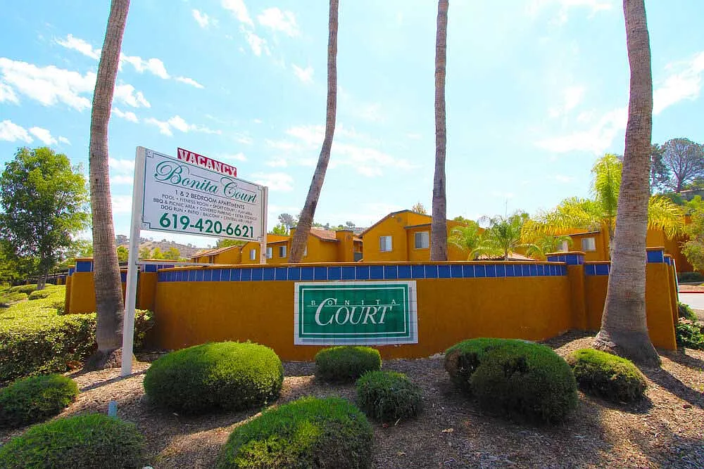 BONITA COURT APARTMENTS — Photo 1