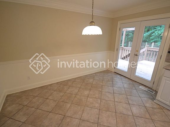 3rd image of 656 Radford Cir