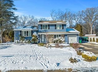 82 Phillips Dr, Old Bridge, NJ 08857