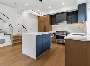 552 Kaslo St #2, Vancouver, BC V5K3Z2