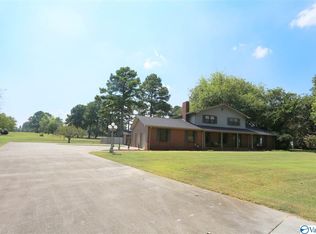1403 Fairway Dr SE, Decatur, AL 35601