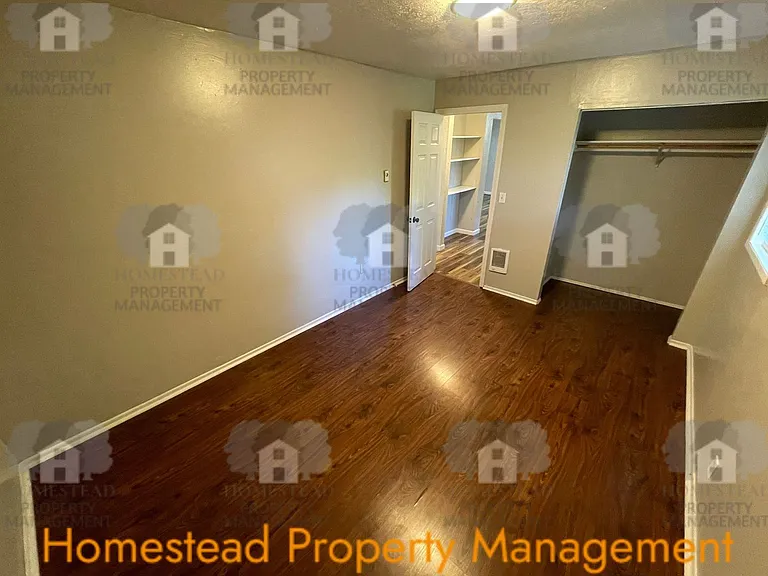 582 Main St W — Photo 10