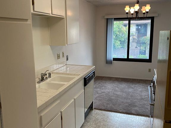 5th image of 3865 Leland St