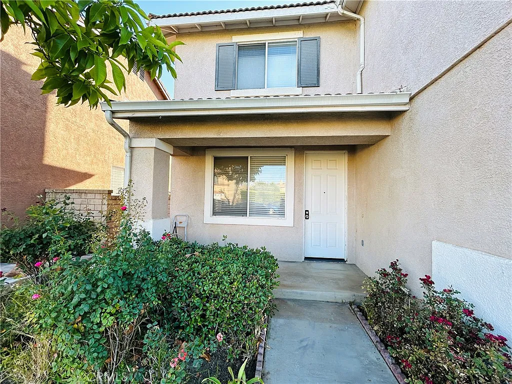 3 bed, 2.5 bath, 2000 sqft, $3,800 — Photo 3