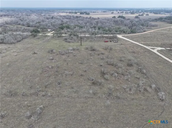 752 Lassman Rd, Goliad, TX 77963