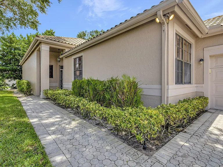4528 Barclay Fair Way — Photo 3
