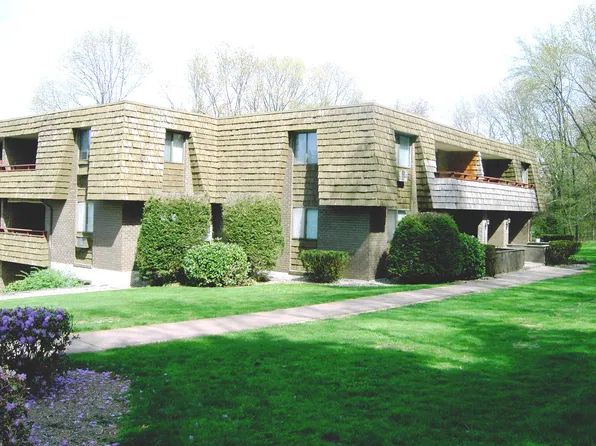 100 Oxbow Dr APT C8, Glastonbury, CT 06033