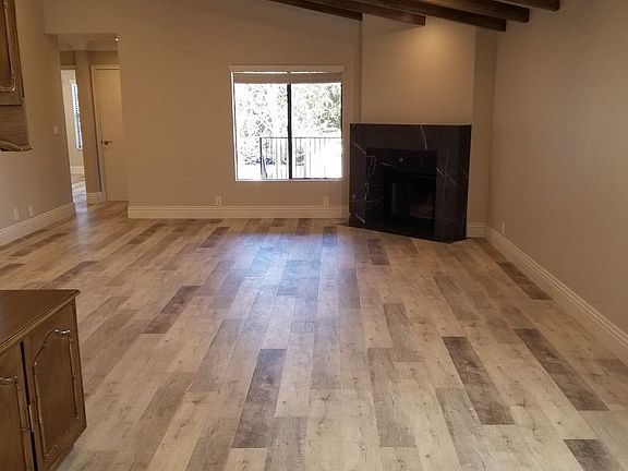 3rd image of 1117 S Swall Dr