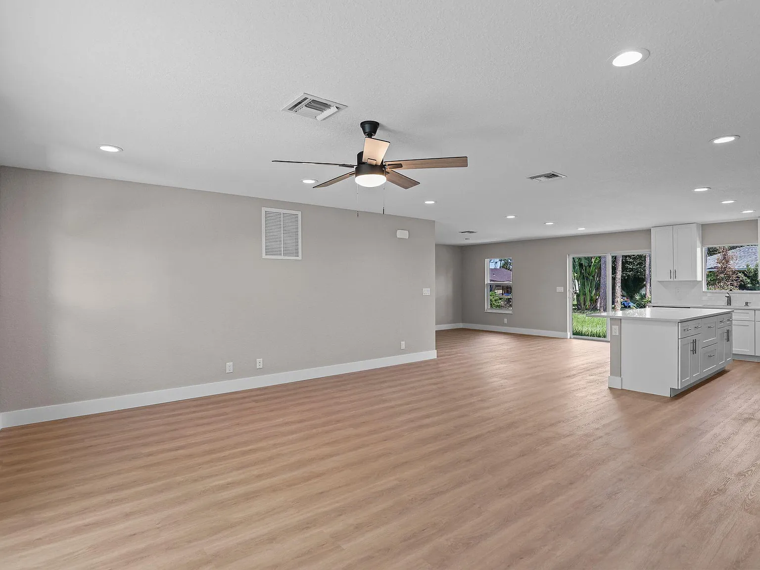 4 bed, 2.0 bath, 1760 sqft, $2,650 — Photo 4