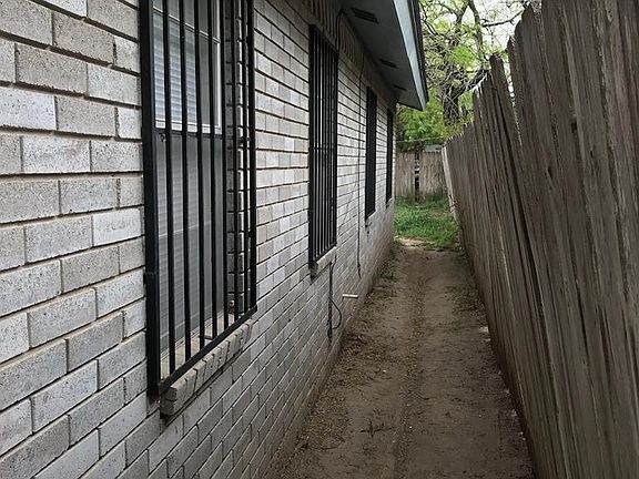 4th image of 534 Rosita St