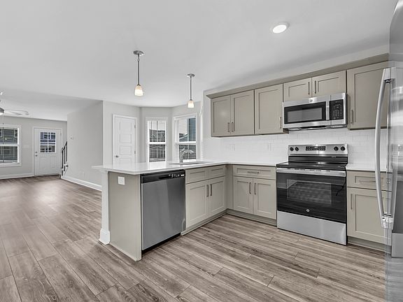 4th image of 225 Limestone Point Dr