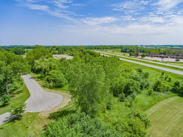 495 Oak Ln, Norwood Young America, MN 55397