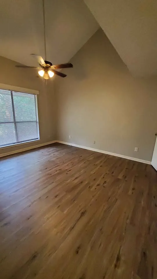 Building Photo - 1404 Gause Blvd #6