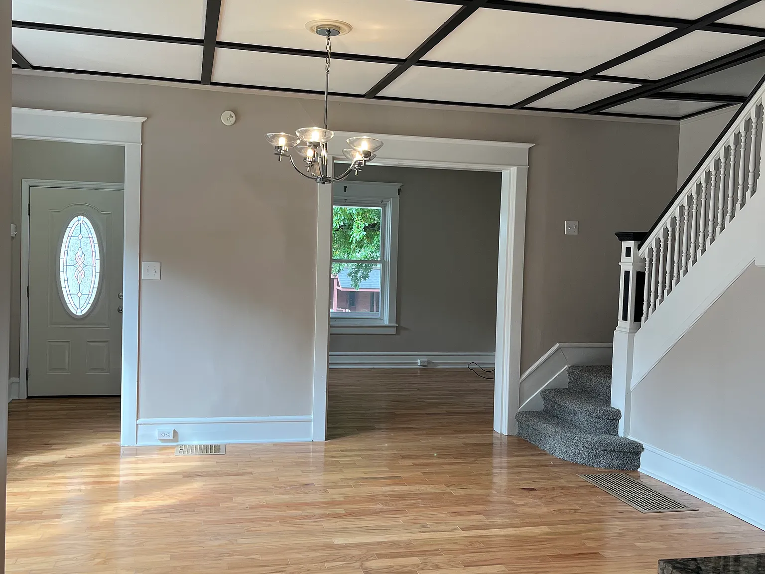 3 bed, $1,350 — Photo 2
