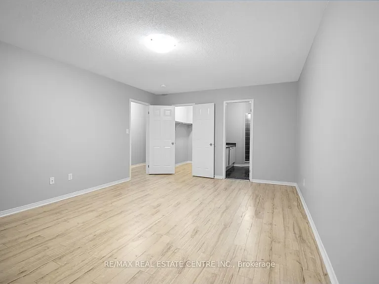 112 Commodore Dr — Photo 37