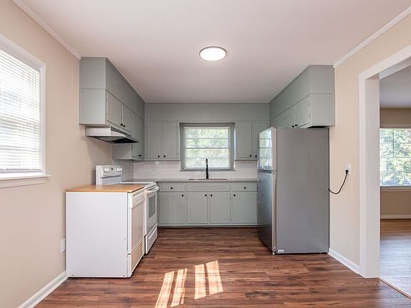 3rd image of 325 Joan Ave