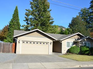 1545 Hamilton Ln, Grants Pass, OR 97527