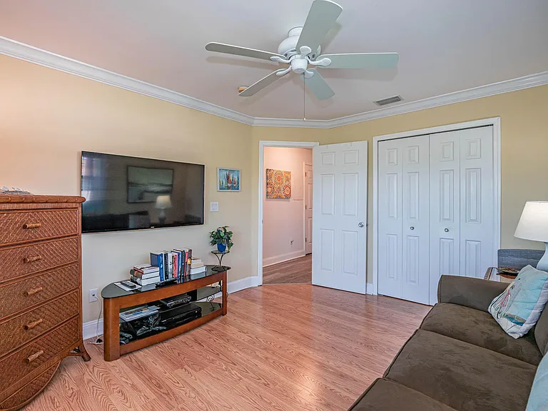 20 Pine Arbor Ln #202 — Photo 17