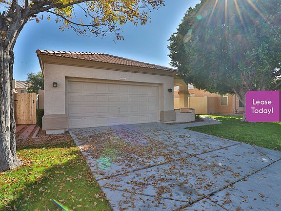 3rd image of 797 N Gregory Pl