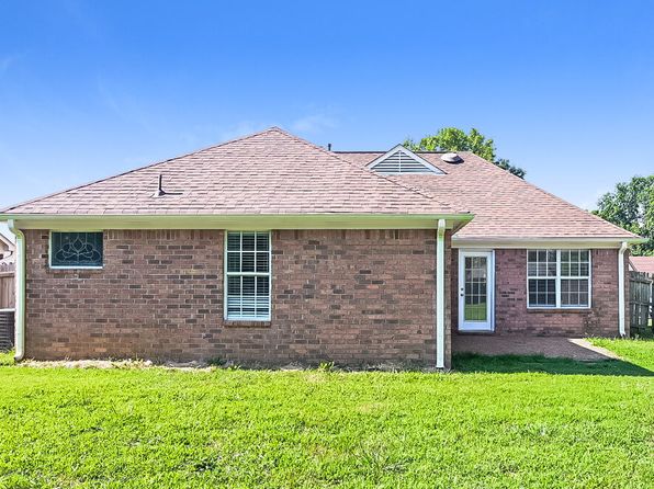4244 Shadow Oaks Dr, Horn Lake, MS 38637