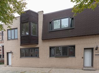 1347 W Melrose St #2, Chicago, IL 60657