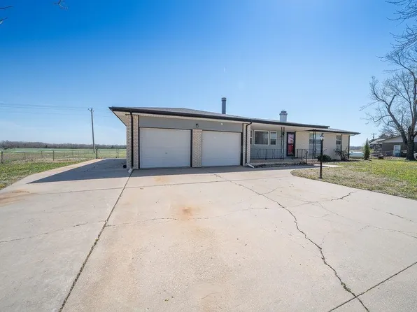 1902 N Marksdale Ave, Goddard, KS 67052