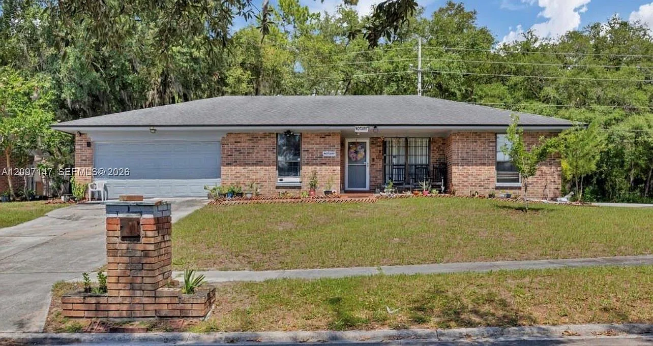 3 bed, 2.0 bath, $1,800 — Photo 1