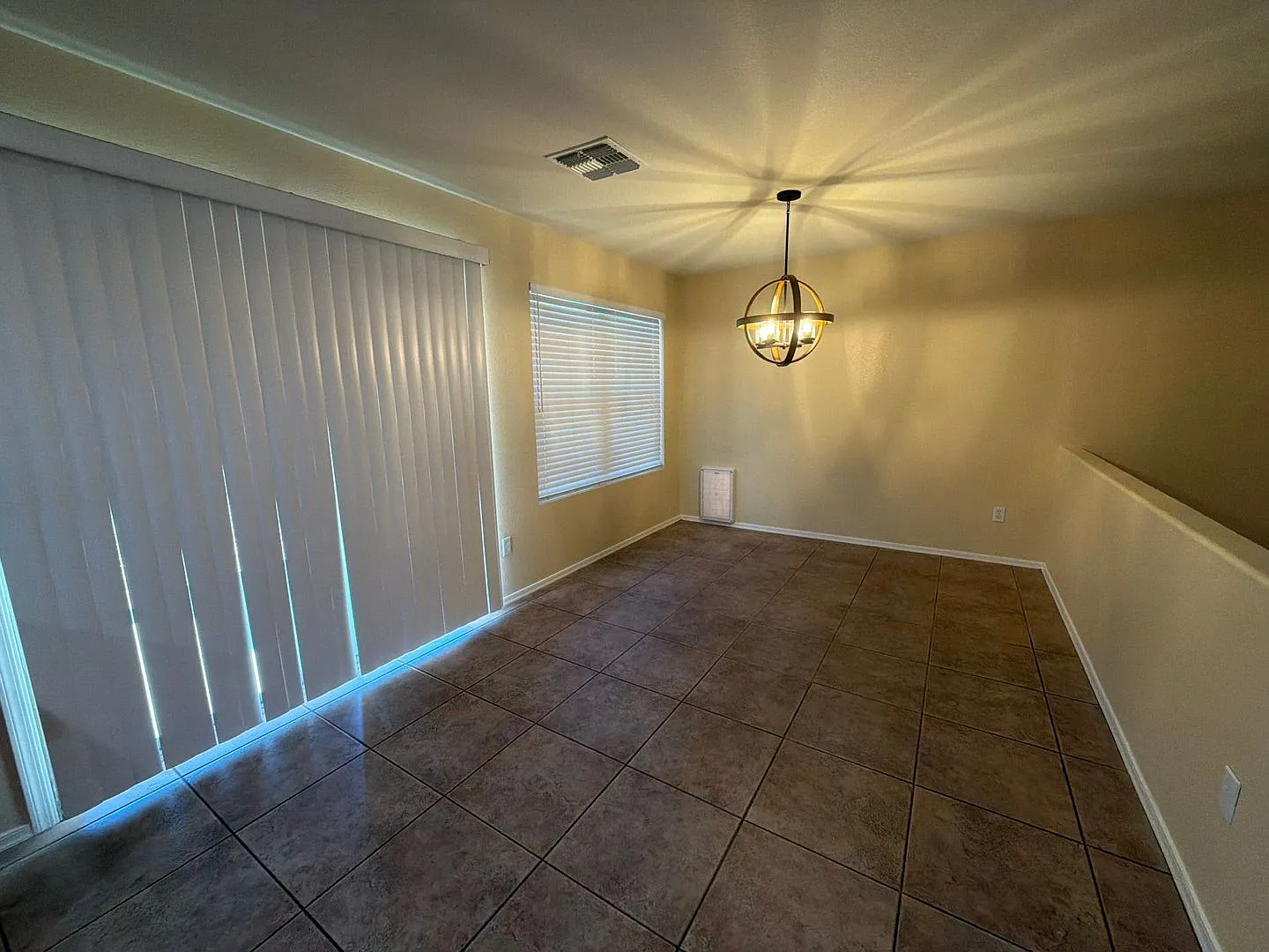 3 bed, 2.5 bath, 1955 sqft, $2,350 — Photo 3