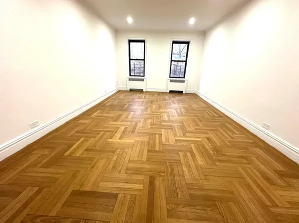 2265 University Avenue image 2 of 6