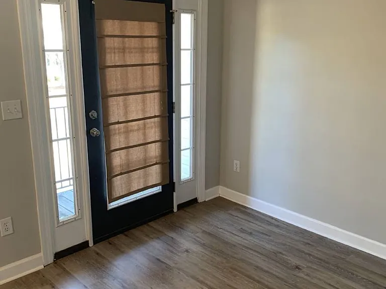 960 Colony Pkwy — Photo 2