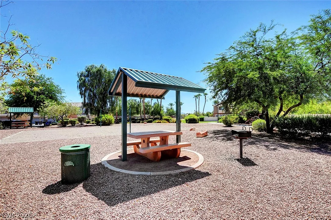2 bed, 2.5 bath, 1332 sqft, $1,675 — Photo 3