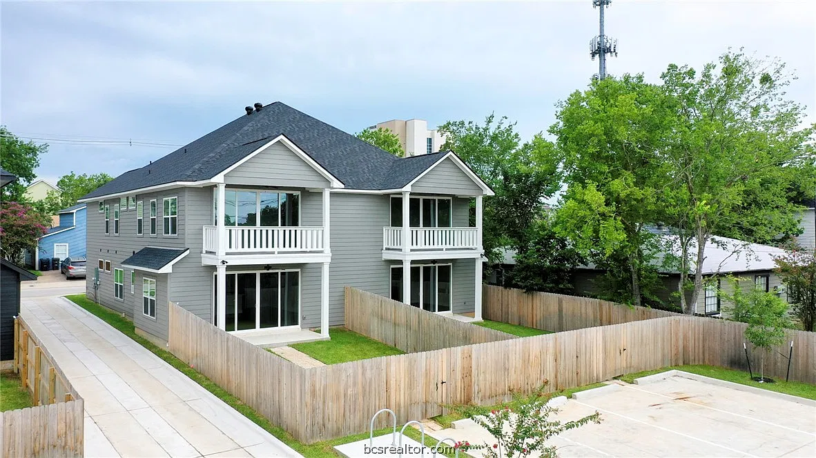 5 bed, 5.5 bath, 1000 sqft, $4,975 — Photo 2