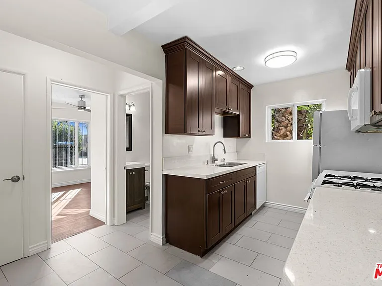 1000 N Orange Grove Ave #2 — Photo 8