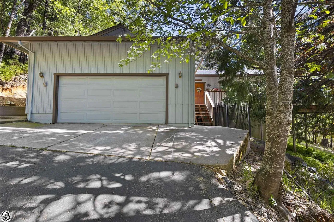 22599 E Rhine River Dr photo 1