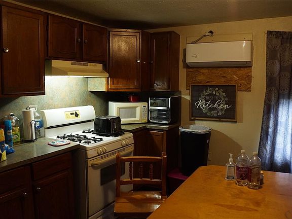 2nd image of 204 S Canadian Ave