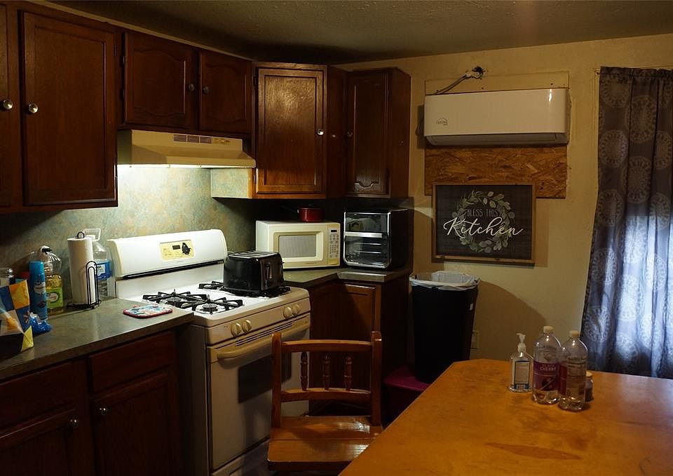 2nd image of 204 S Canadian Ave