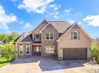 1202 Foxwood Dr, Sevierville, TN 37862