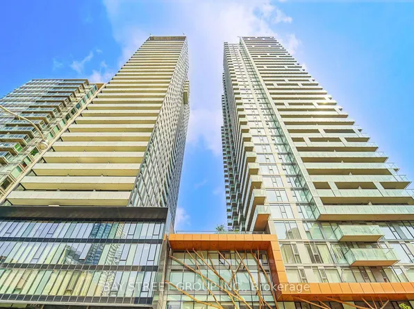 50 Wellesley St E #1002, Toronto, ON M4Y 0C8