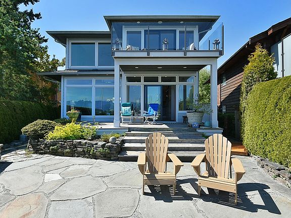 2nd image of 664 Bay Rd