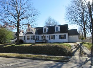 412 Belle Air Pl, Carthage, MO 64836