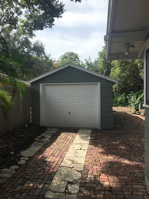 3 bed, 1400 sqft, $2,500 — Photo 3