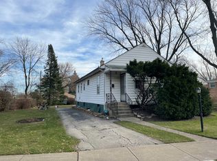 8113 E Prairie Rd, Skokie, IL 60076