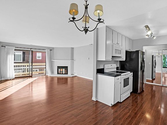4th image of 479 Pine Ave