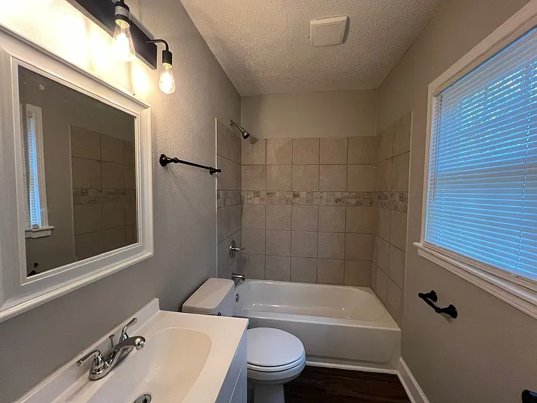 1590 Dallas St — Photo 2