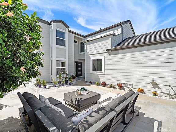 4th image of 39 Cape Cod