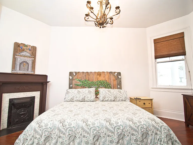 2320 Marengo St — Photo 11