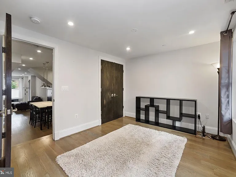 2298 Champlain St NW #B — Photo 13