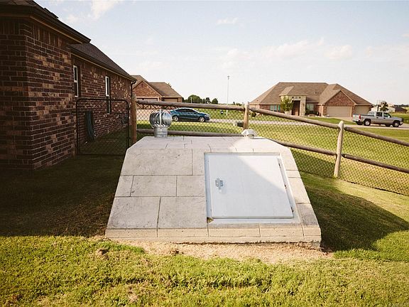 4th image of 4778 Breeze Dr