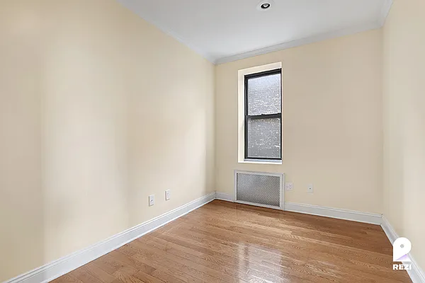 Rented by REZI | media 19